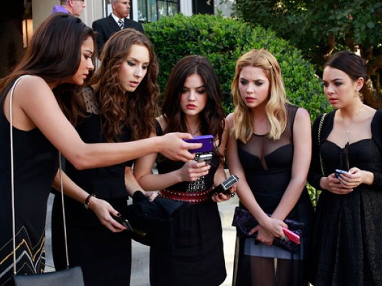 pretty little liars smartphone