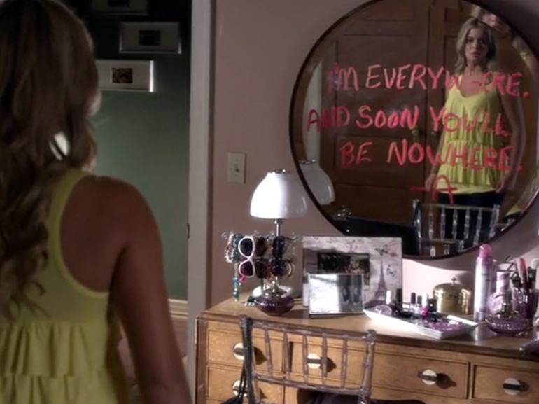 pretty little liars specchio