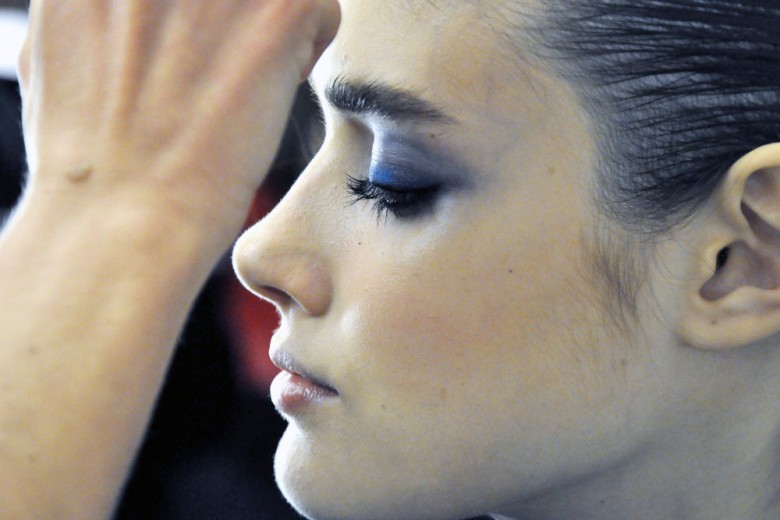 Smokey eyes in blu elettrico con Giorgio Armani Beauty