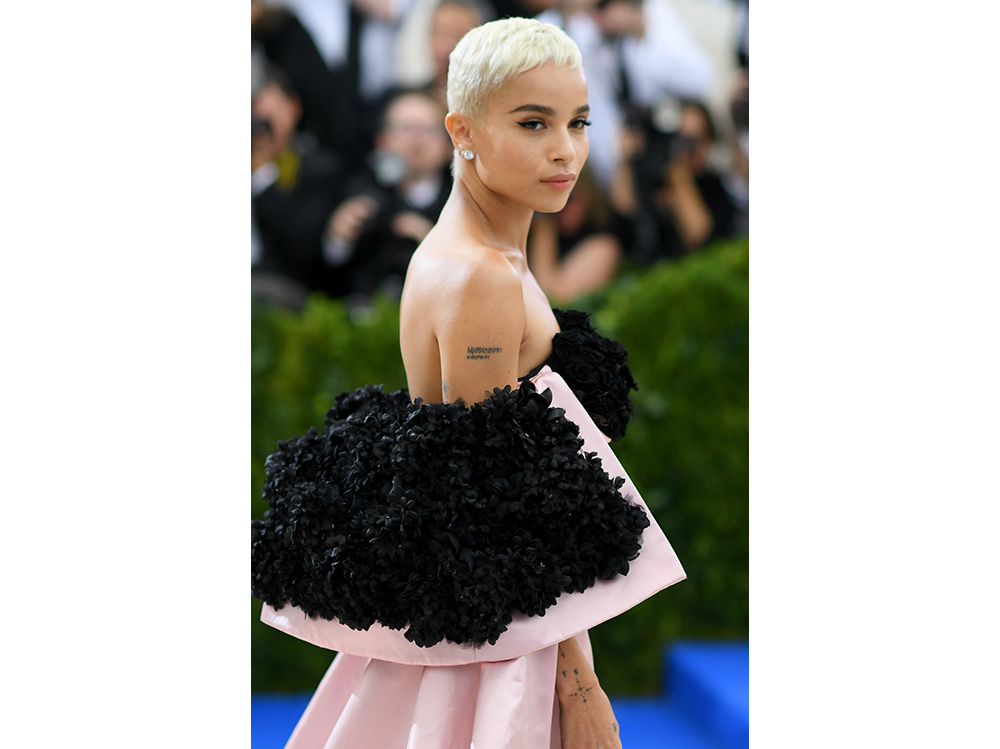 zoe kravitz evoluzione beauty look make up capelli (22)