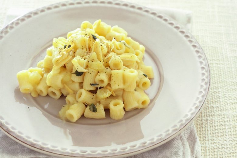 Pasta e patate filante