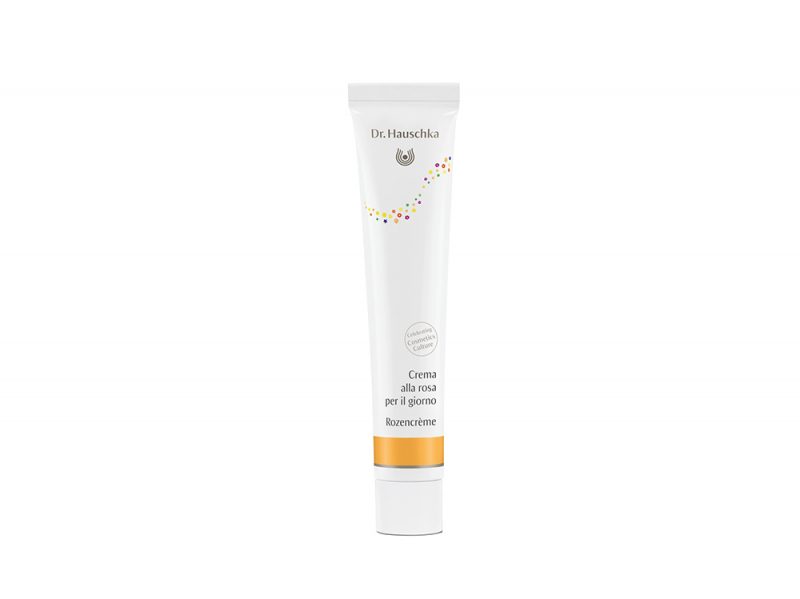 Pelle-in-autunno-i-consigli-della-dermatologa-per-la-corretta-beauty-routine-RoseDay-Cream-drhauschka