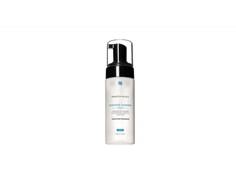 Pelle-in-autunno-i-consigli-della-dermatologa-per-la-corretta-beauty-routine-Soothing-Cleanser-skinceuticals