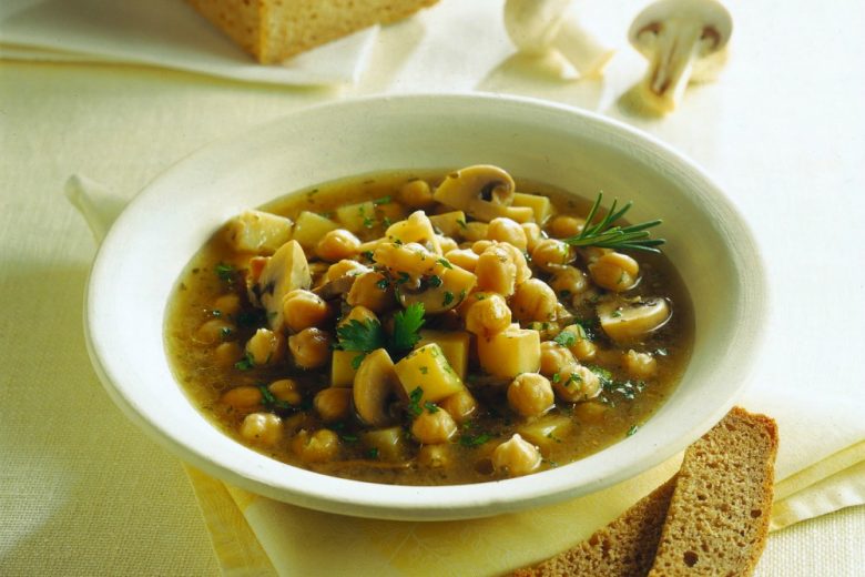 Zuppa di ceci, funghi e patate