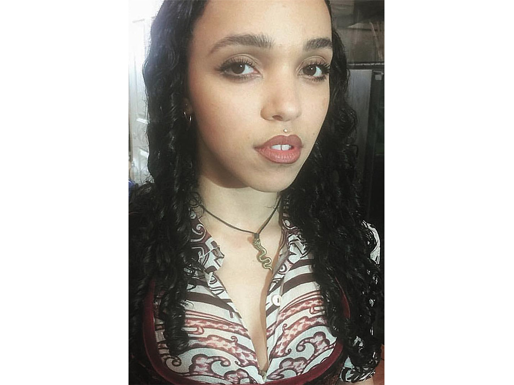 fka twigs beauty look trucco capelli (5)