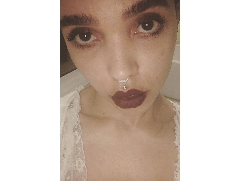 fka twigs beauty look trucco capelli (6)