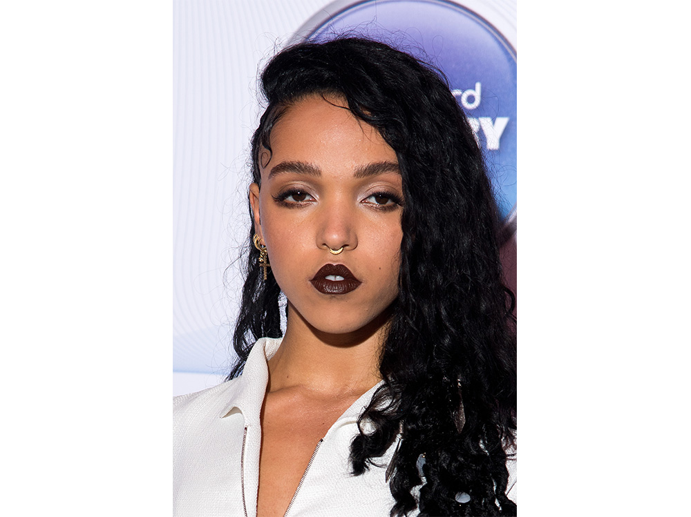 fka twigs beauty look trucco capelli getty (2)