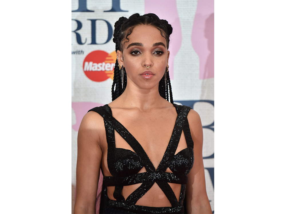 fka twigs beauty look trucco capelli getty (4)