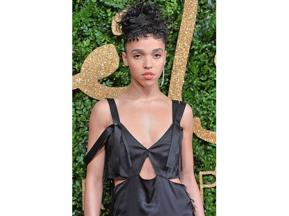 fka twigs beauty look trucco capelli getty (7)