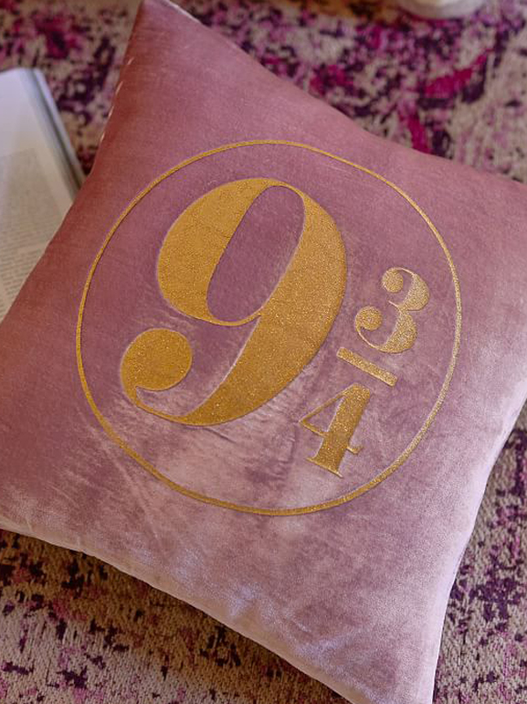 harry-potter-platform-9-3-4-pillow-o
