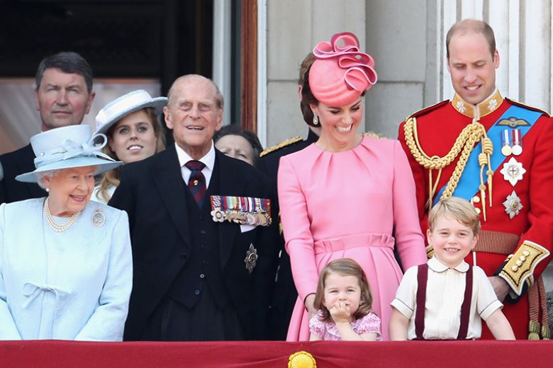 Gli abiti più famosi dei Windsor hanno tutti significati nascosti: ecco quali