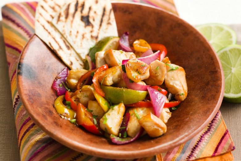 Bocconcini di petto di pollo ai peperoni