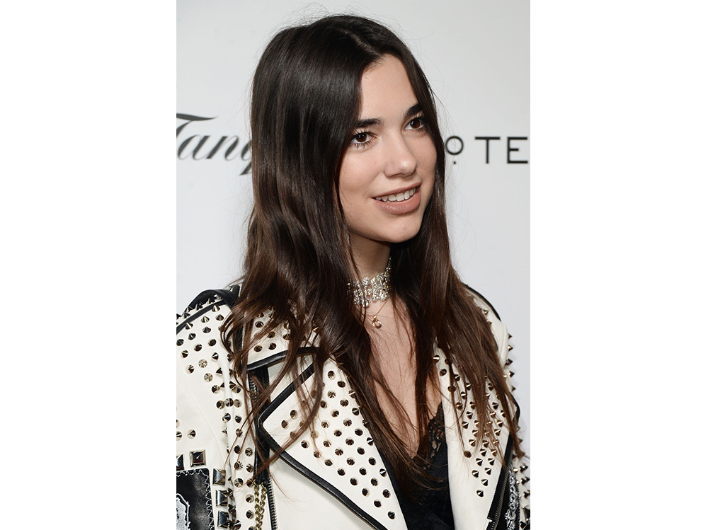 DUA LIPA beauty look trucco capelli cantante (1)