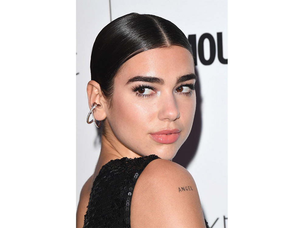 DUA LIPA beauty look trucco capelli cantante (13)