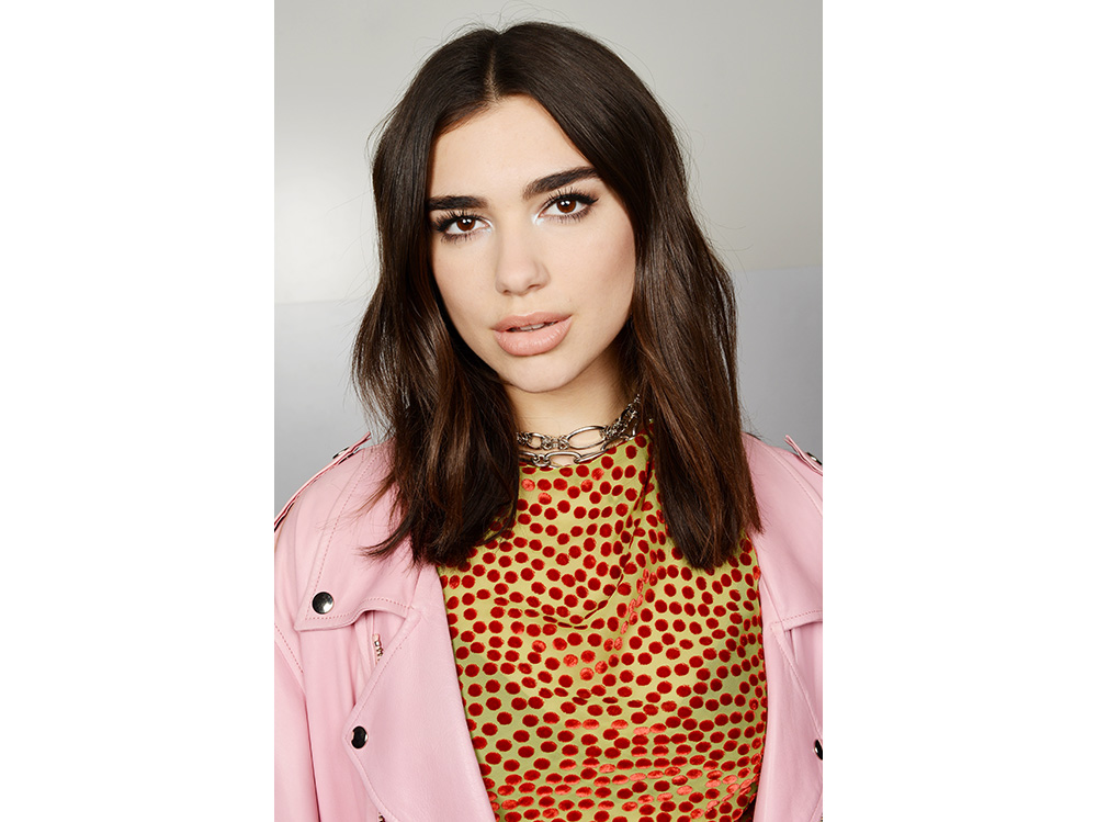 DUA LIPA beauty look trucco capelli cantante (14)