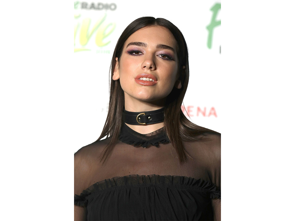 DUA LIPA beauty look trucco capelli cantante (3)