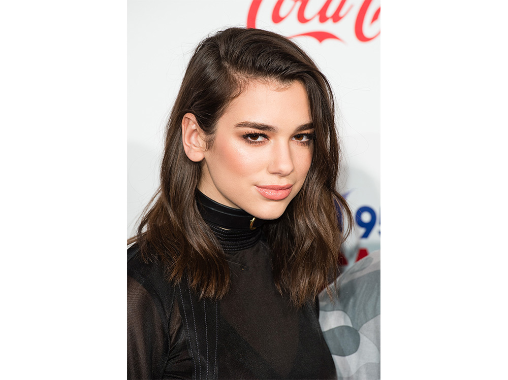 DUA LIPA beauty look trucco capelli cantante (4)