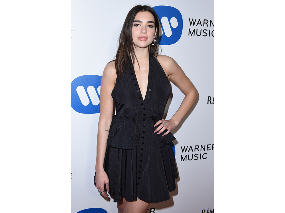 DUA LIPA beauty look trucco capelli cantante (9)