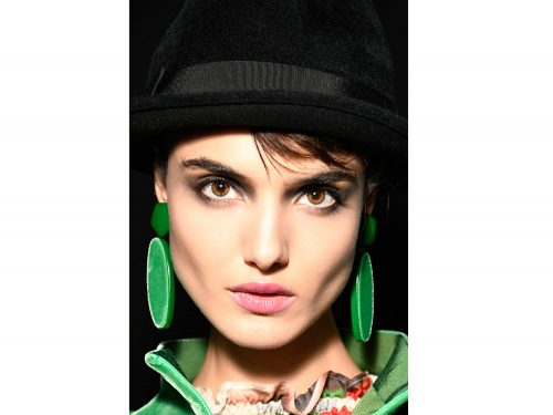Come portare i capelli con il cappello: le idee più glamour - Grazia.it
