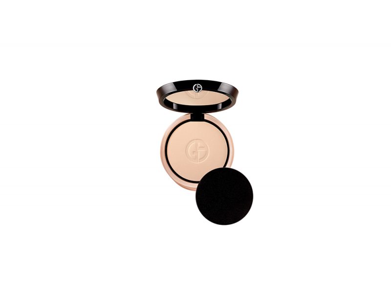 Make-up-come-opacizzare-il-viso-con-la-cipria-LUMINOUS-SILK-COMPACT-armani