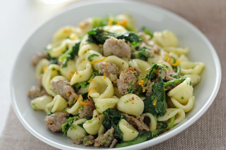 Orecchiette con cime di rapa e salsiccia