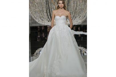 PRONOVIAS-NY-FASHION-SHOW_ROXANA