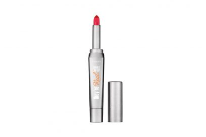 Rossetto-rosso-come-si-sceglie-la-nuance-giusta-in-base-ai-propri-colori-naturali-TAR_DoubleTheLip_OpenVial_NoReflection_RevvedUpRed_rgb