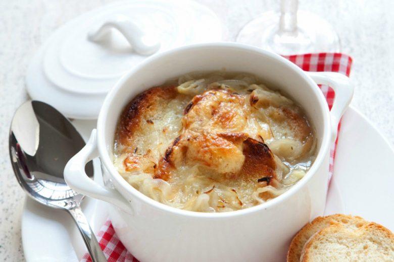 Zuppa di cipolle gratinata alla francese