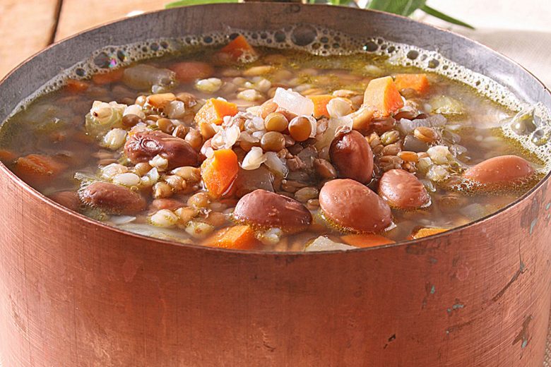 Zuppa di legumi e cereali