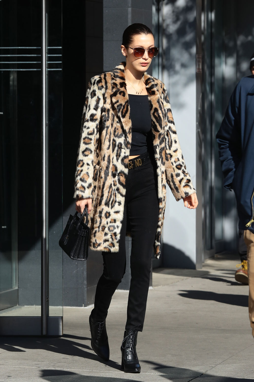 bella-hadid-animalier