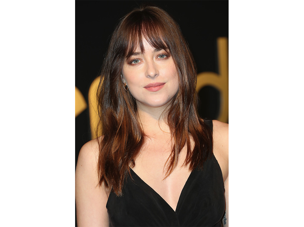 capelli castani delle star Dakota Johnson