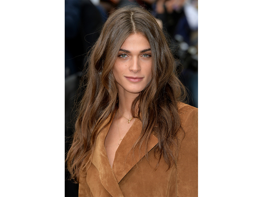 capelli castani delle star Elisa Sednaoui