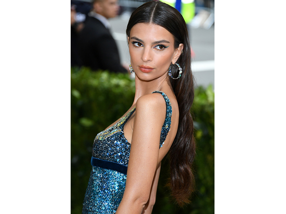 capelli castani delle star Emily Ratajkowski