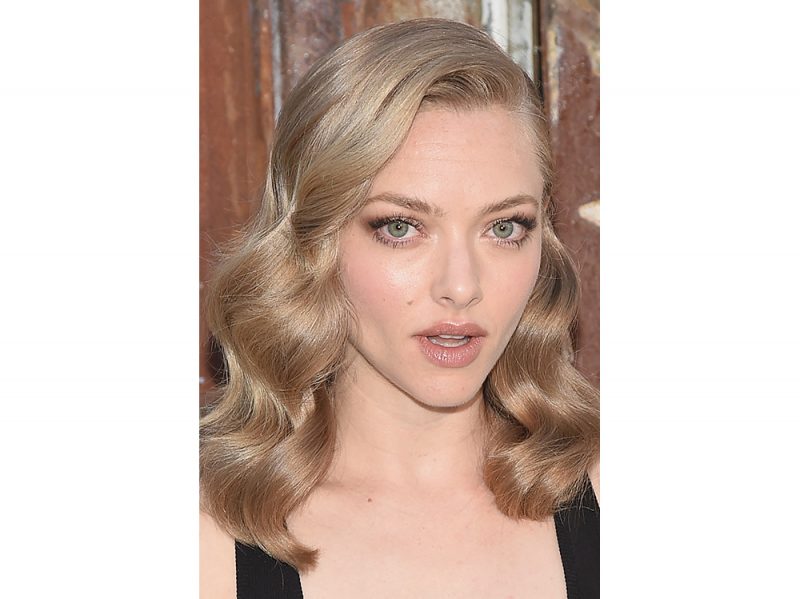 capelli-mossi-medi-amanda-seyfried