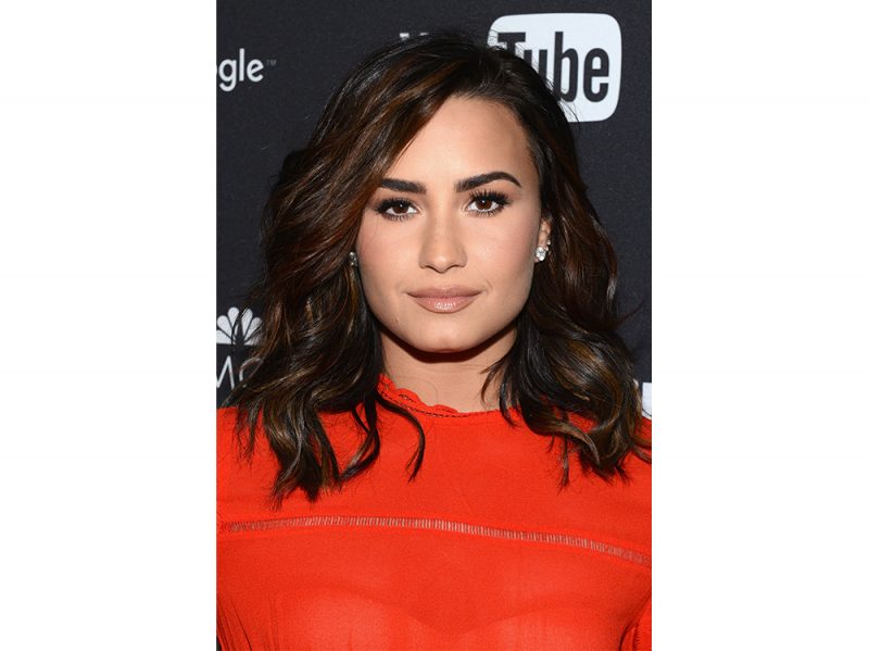 capelli-mossi-medi-demi-lovato