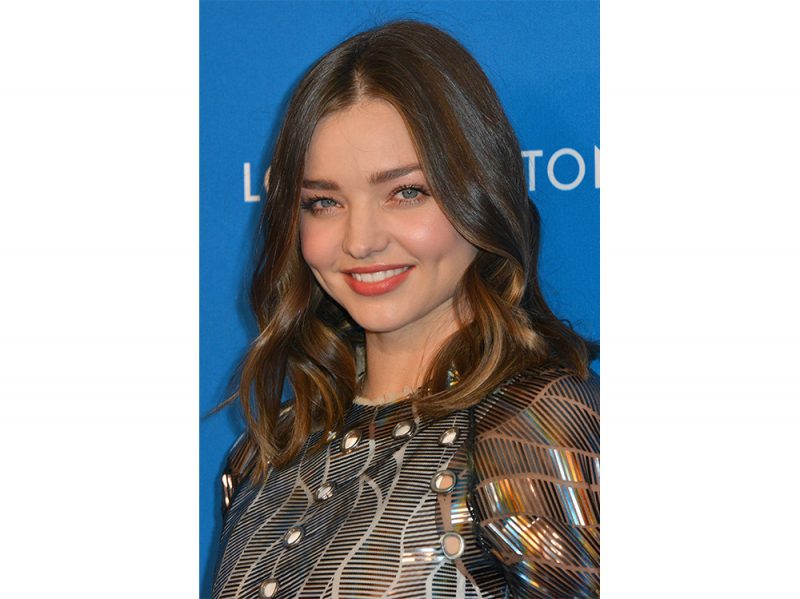 capelli-mossi-medi-miranda-kerr