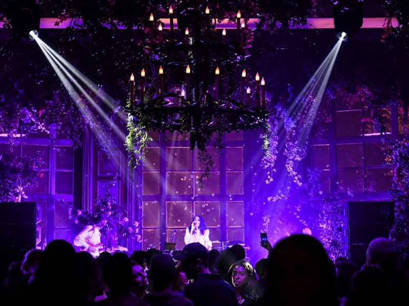 erdem-x-hm-event-Grimes,-Performance
