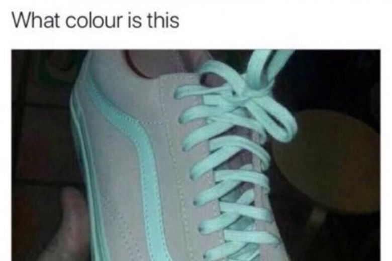 Ci risiamo: di che colore sono le scarpe?