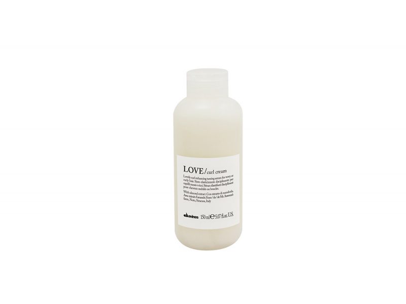 Capelli-ricci-le-caratteristiche-i-prodotti-giusti-e-un-indirizzo-da-provare-Davines Essential Haircare LOVE Curl_Cream