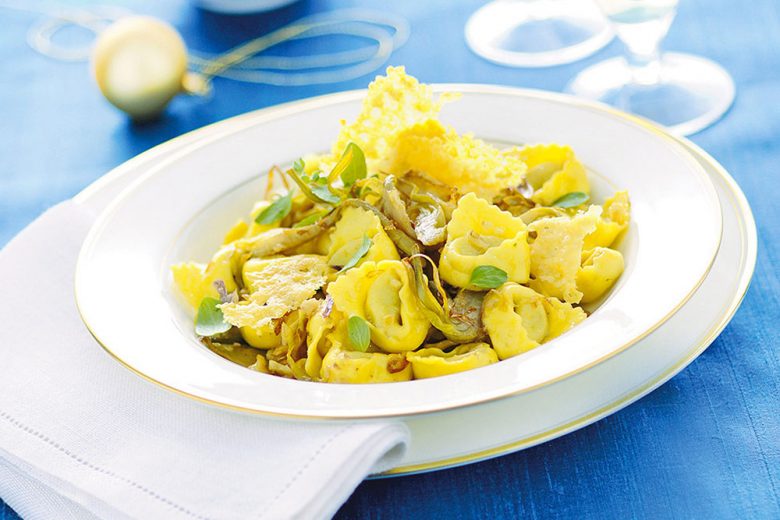 Cappelletti con carciofi e cialde di grana