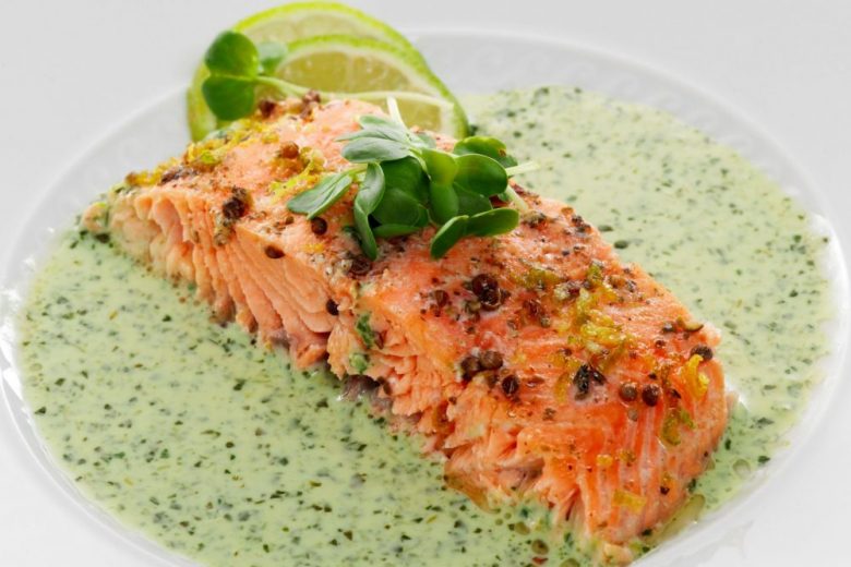 Filetti di salmone al forno con crescione