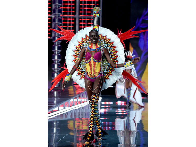 Grace-Bol-victorias-secret-show-17