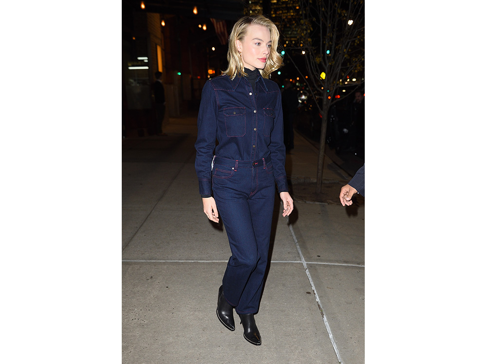 Margot-Robbie-IN-CALVIN-KLEIN