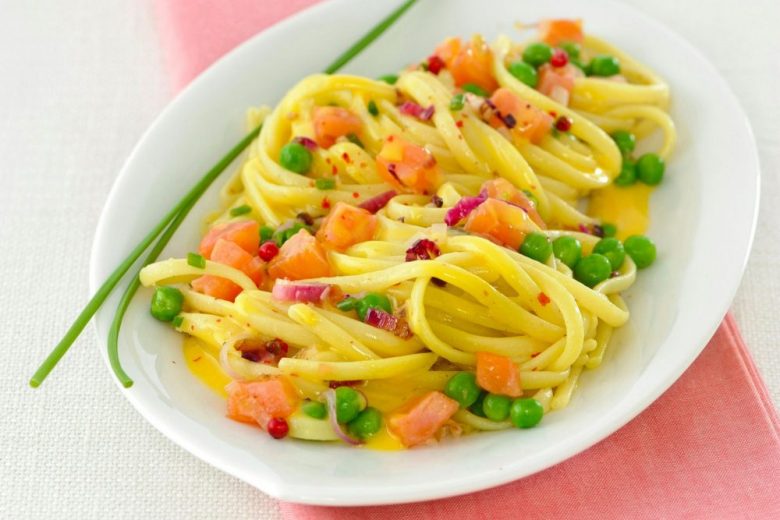 Pasta al salmone affumicato e piselli