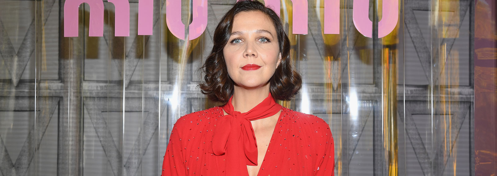 maggie-gyllenhaal-beauty-look-cover-desktop-01