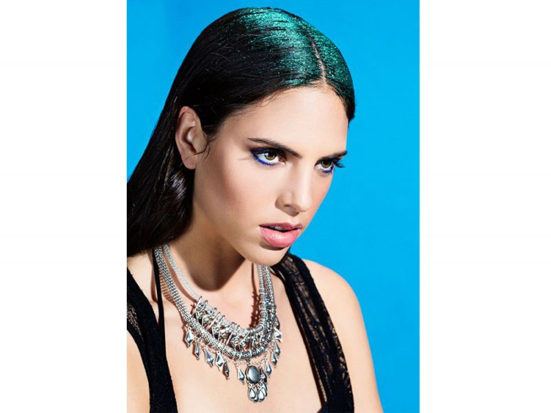 Shimmering glitter hair le acconciature capelli glitterati per i party