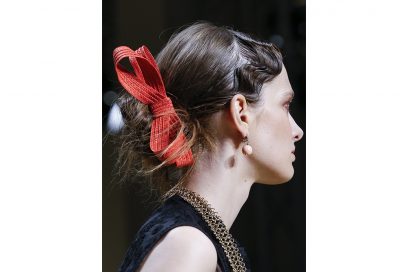 Capelli-gli-accessori-adatti-per-le-feste-Les-Copains_clp_W_S18_MI_066_2761340