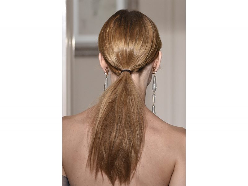 Capelli-gli-accessori-adatti-per-le-feste-Schiaparelli_clp_HC_F17_PA_095_2705721