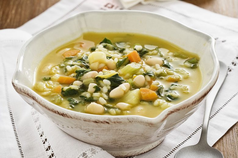 Minestrone classico con verdure fresche