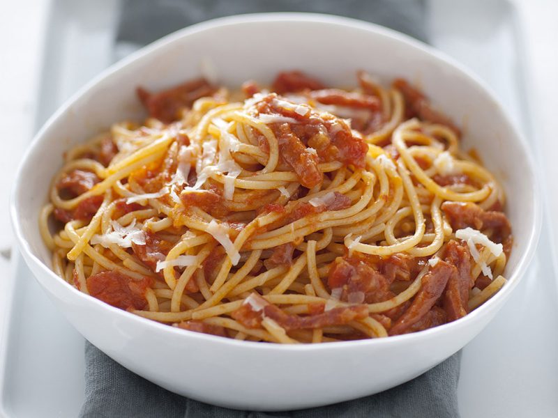 Pasta con salame, pomodoro e provola Grazia.it